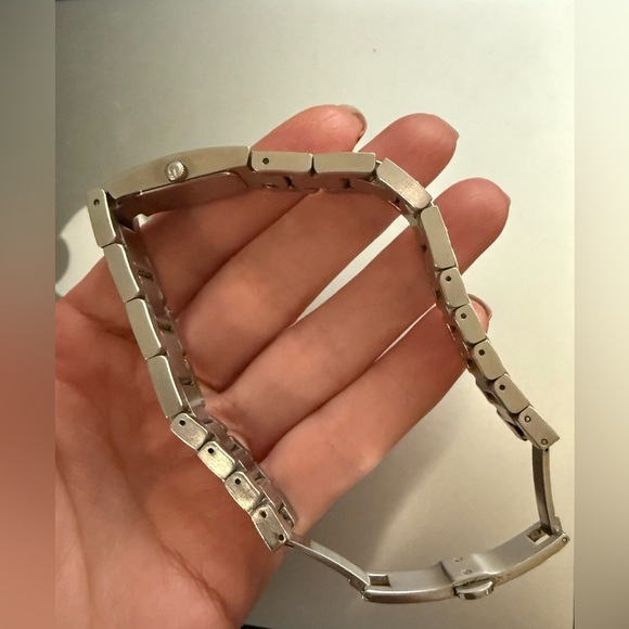 Gucci 4600L Series Women's Stainless Steel watch, pre-owned - Picture 7 of 14